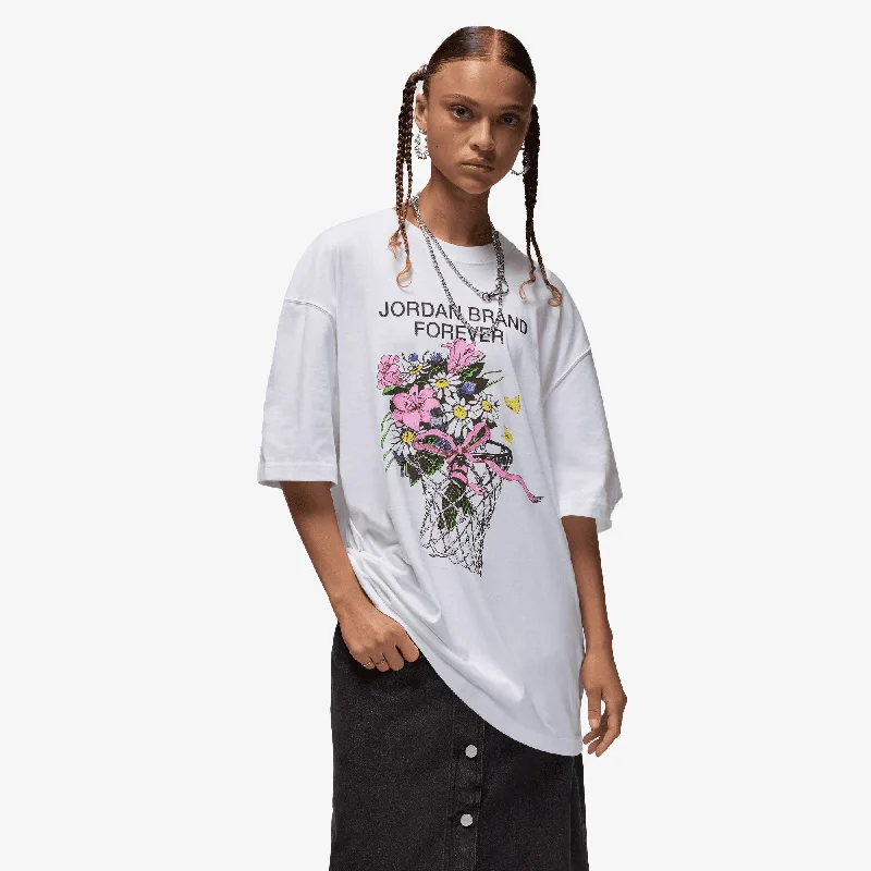 JORDAN | WMN'S OVERSIZED GRAPHIC T-SHIRT { WHITE