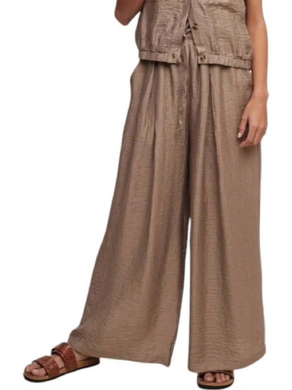 Pleated Wide Leg Pants In Khaki